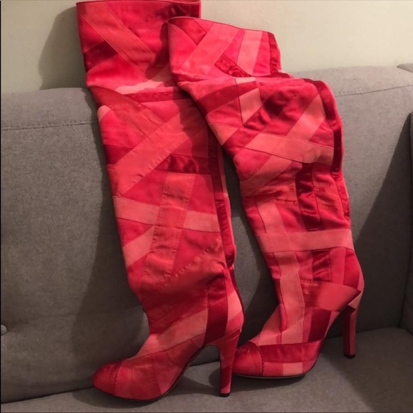 CHANEL RUNWAY BOOT - Picture 6 of 8